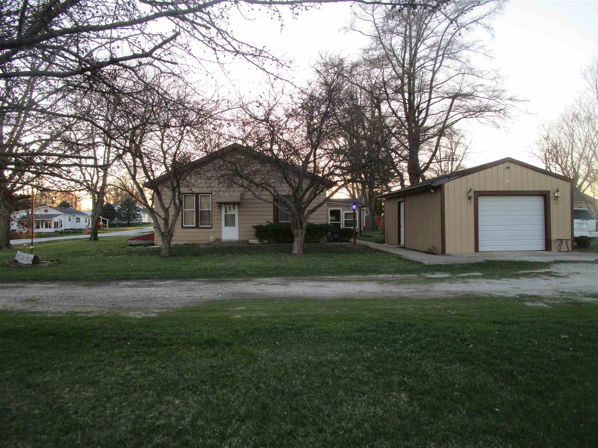 109 East 8th Street Canton, IL 61520 - Photo 2 of 50