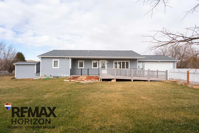$395,000 | 41 Lakeview Drive, Douglas, WY 82633