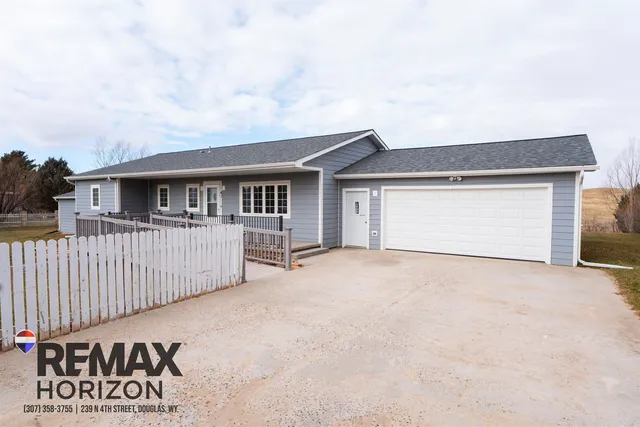 $395,000 | 41 Lakeview Drive, Douglas, WY 82633