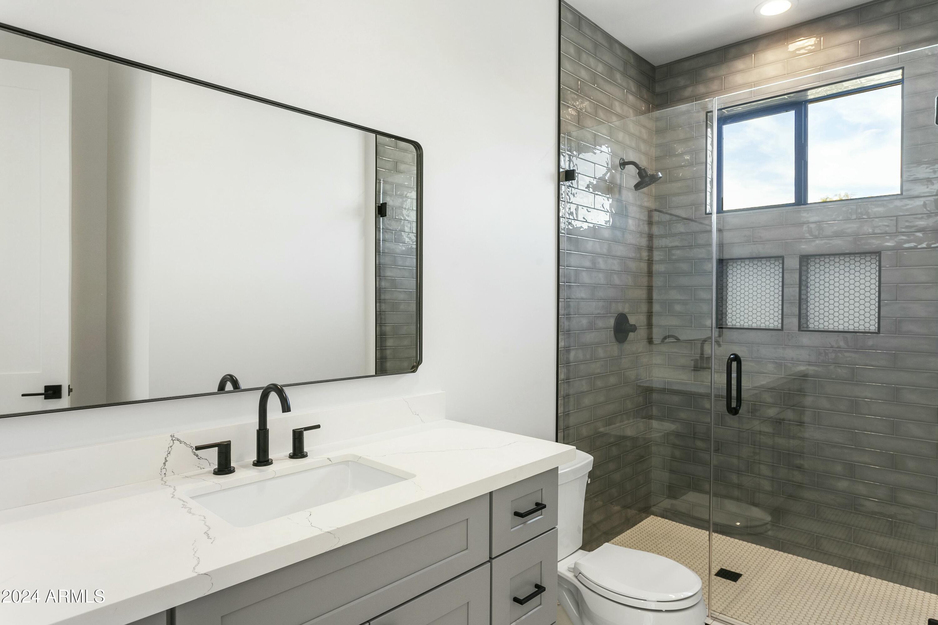 1331 West State Avenue Phoenix, AZ 85021 - Photo 23 of 39 MODEL HOME - FINISHED BATHROOM