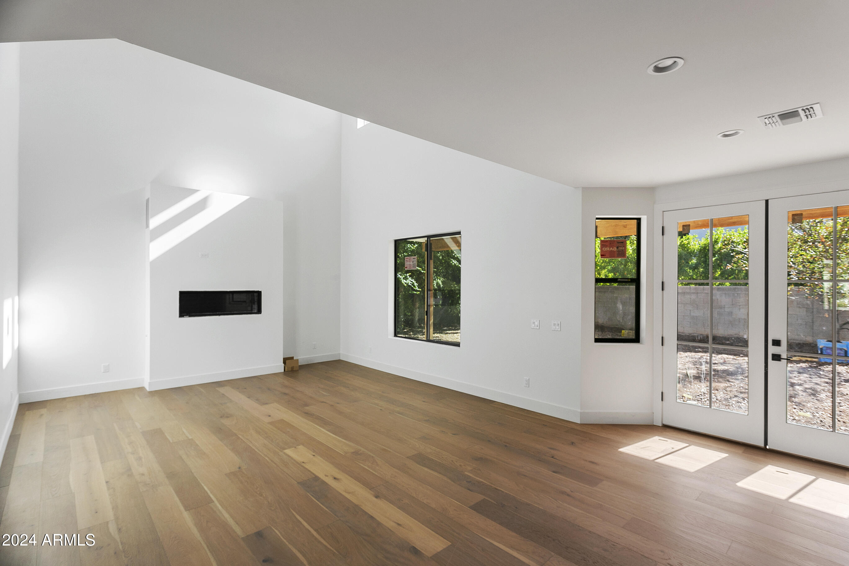 1331 West State Avenue Phoenix, AZ 85021 - Photo 8 of 39 FAMILY ROOM AND EATING AREA