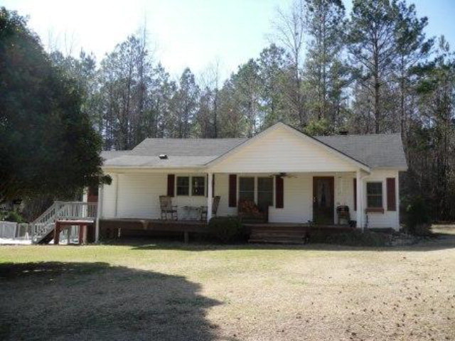600 Tharpe Road Musella, GA 31066 - Photo 1 of 1 front view of a house with a yard