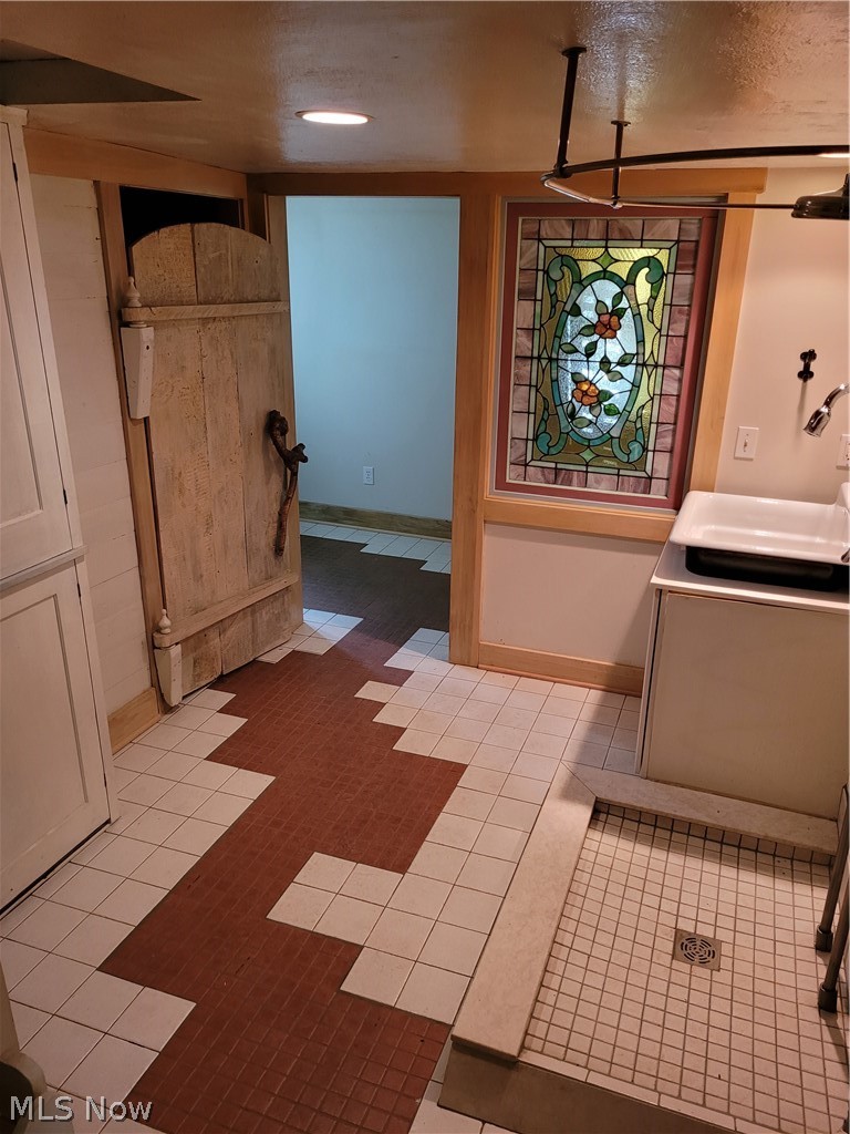 8968 Snow Road Cleveland, OH 44130 - Photo 14 of 17 1st floor bath