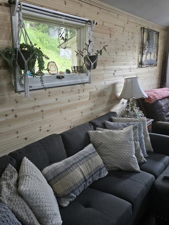 83 Dingley Dell Road Brimfield, MA 01010 - Photo 19 of 27 Gallery Image 19