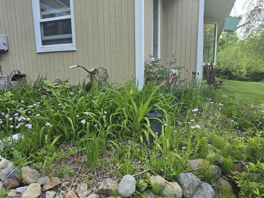 83 Dingley Dell Road Brimfield, MA 01010 - Photo 9 of 27 Gallery Image 9