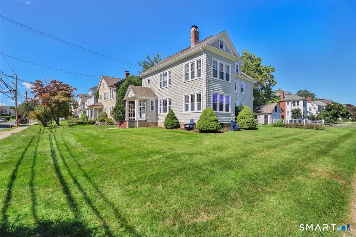 152 Brace Road West Hartford, CT 06107 - Photo 3 of 31 Gallery Image 3