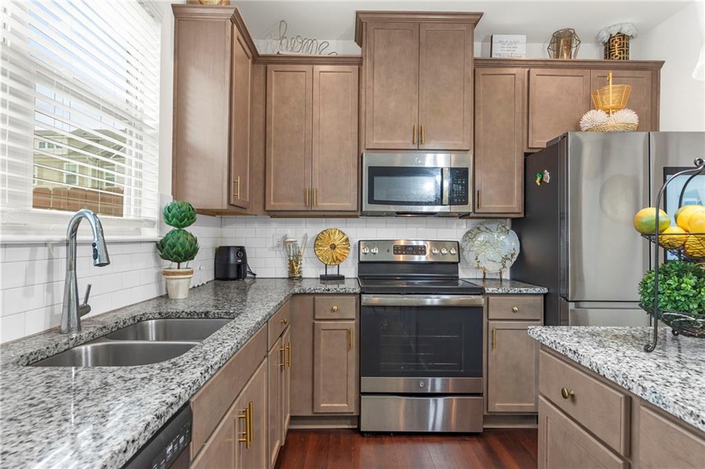 7653 Castle Avenue Fairburn, GA 30213 - Photo 7 of 31