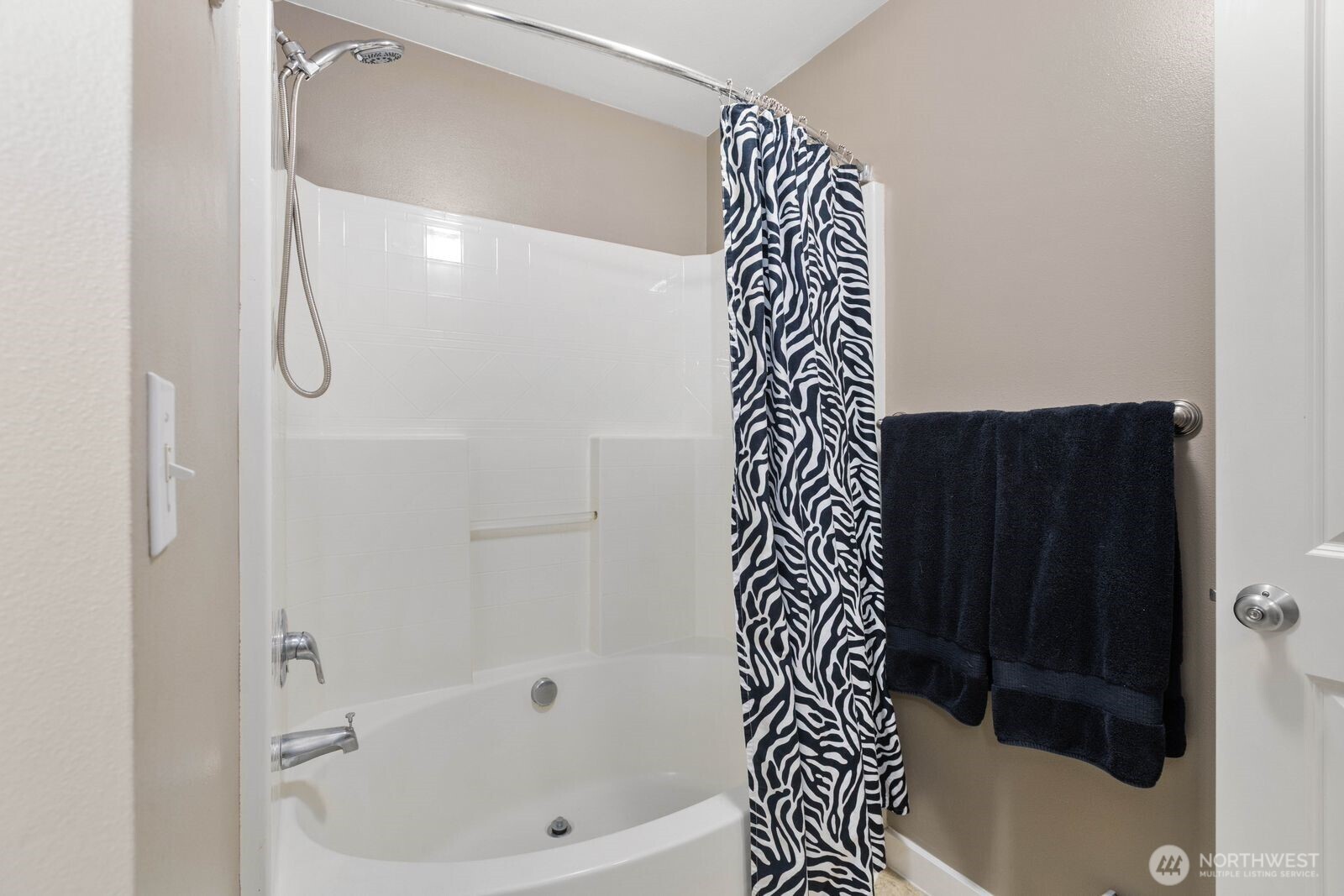 15325 Southeast 155th Place, Unit V2 Renton, WA 98058 - Photo 21 of 36