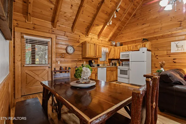 $608,900 | 716 Golden Eagle Way, Pigeon Forge, TN 37863