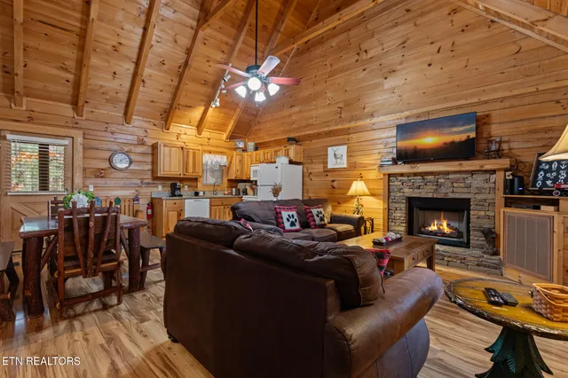 $608,900 | 716 Golden Eagle Way, Pigeon Forge, TN 37863