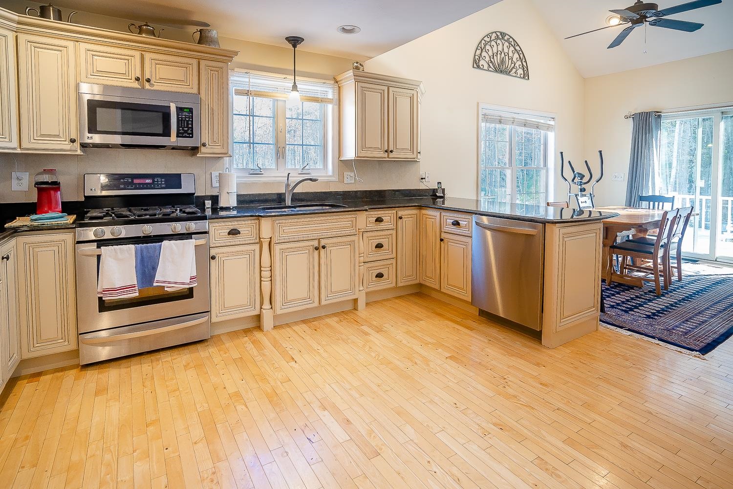 5 Arbor Circle Litchfield, NH 03052 - Photo 18 of 39