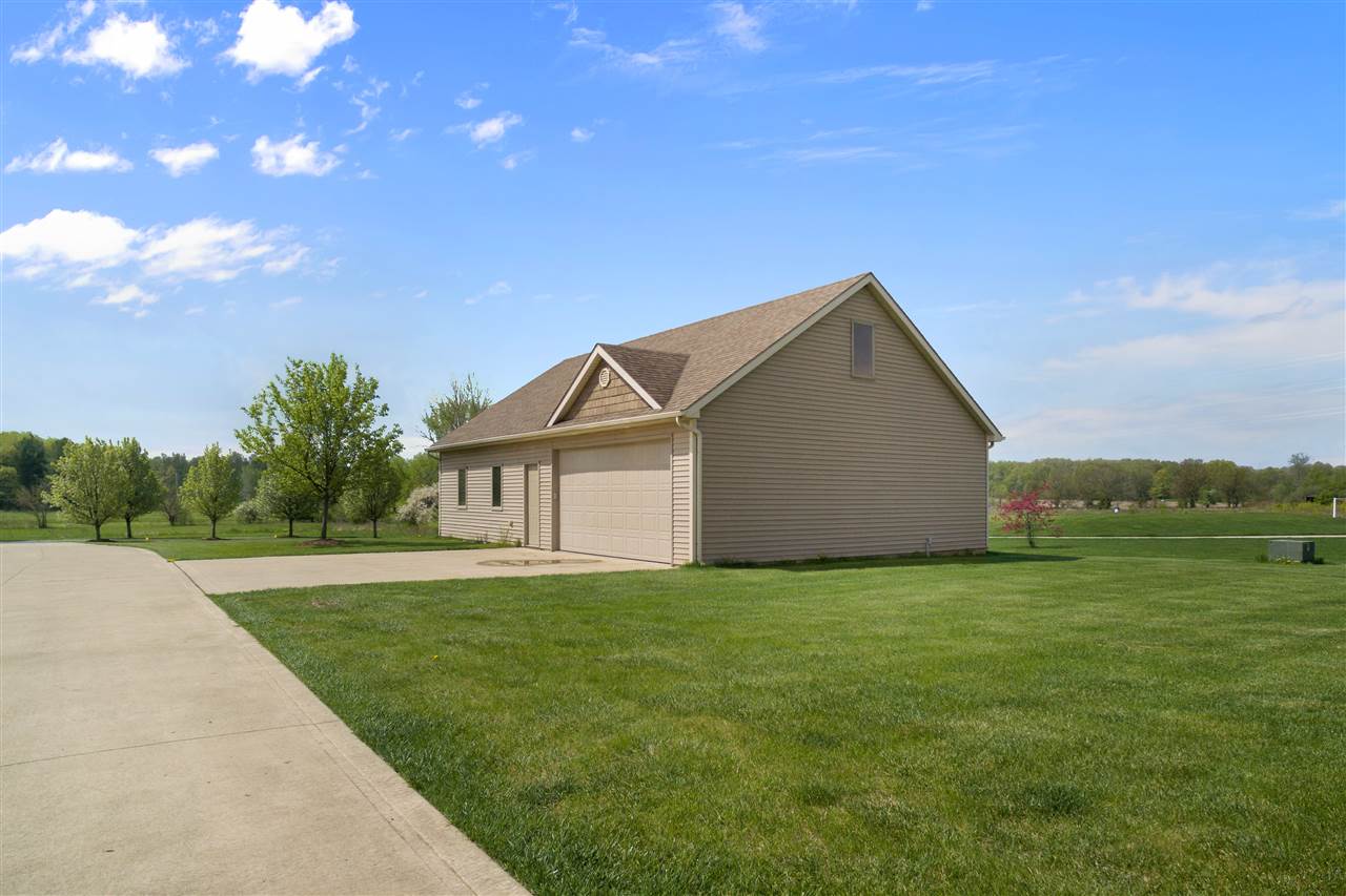 14609 Halter Road Leo, IN 46765 - Photo 4 of 36