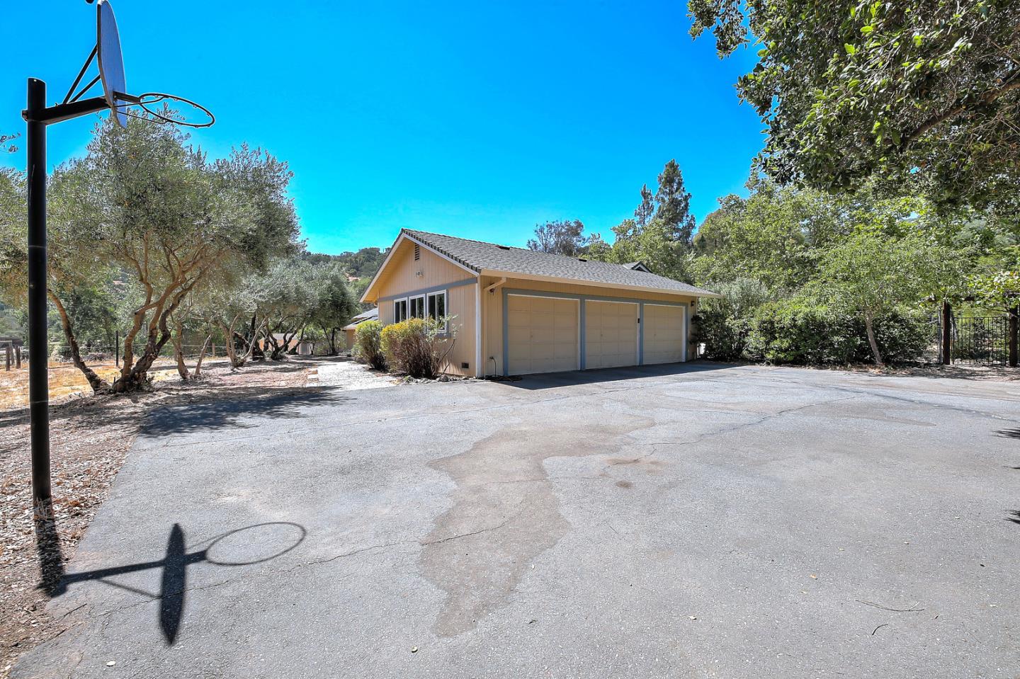 5376 Little Uvas Road Morgan Hill, CA 95037 - Photo 3 of 34 Gallery Image 3