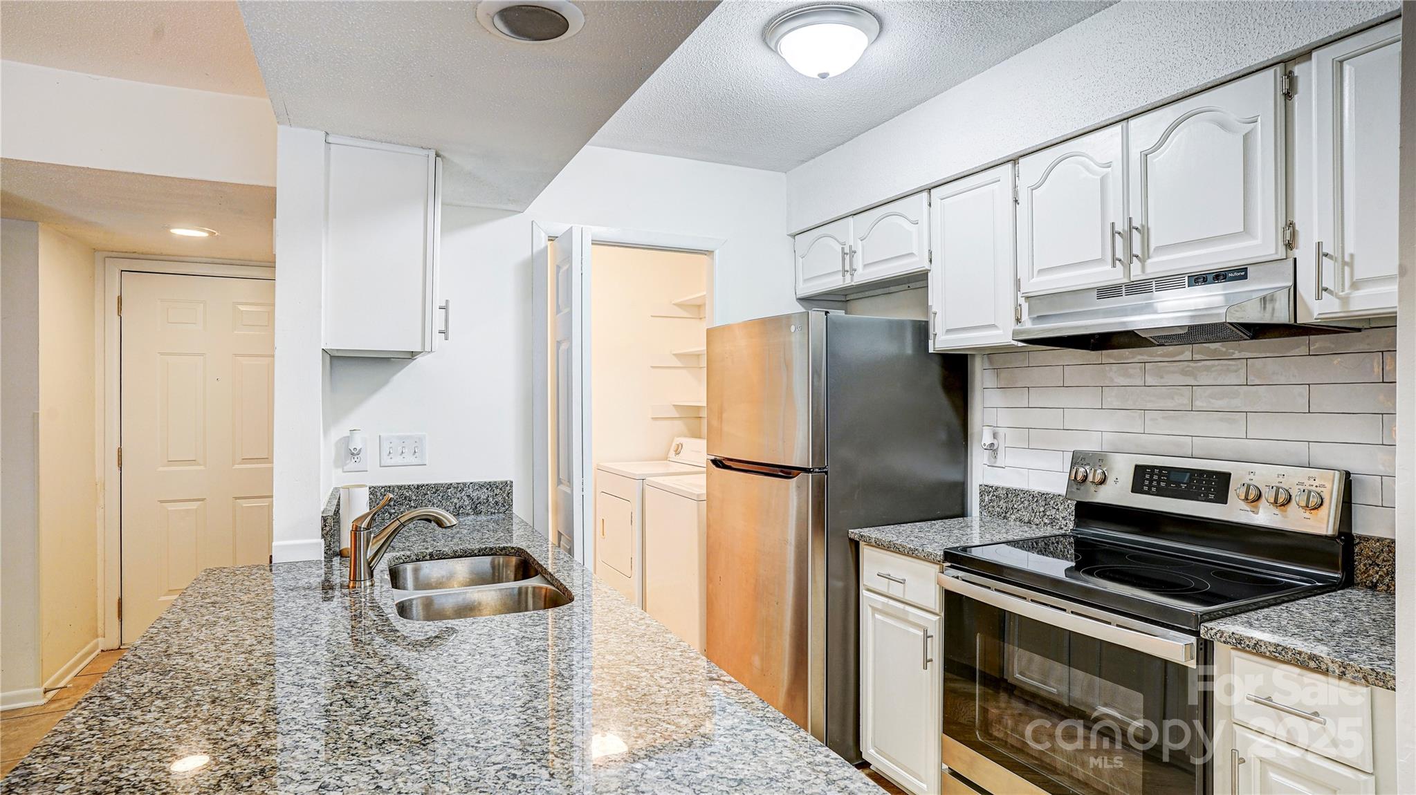 11047 Cedar View Rd. Charlotte, NC 28226 - Photo 5 of 26 Gallery Image 5