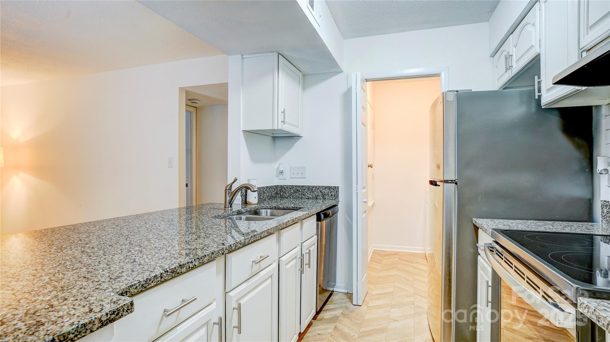 11047 Cedar View Rd. Charlotte, NC 28226 - Photo 6 of 26 Gallery Image 6