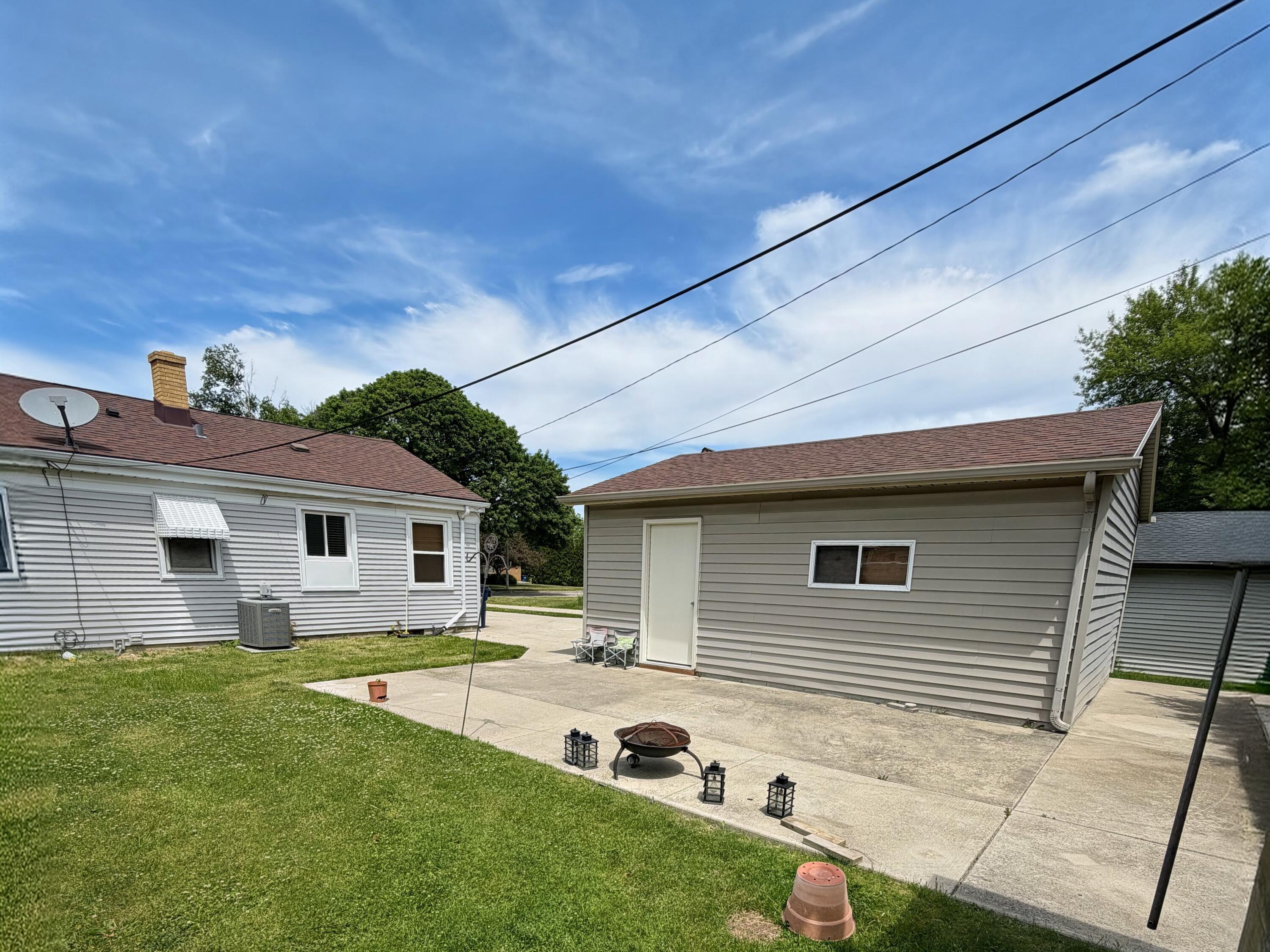 1225 Lombard Avenue Racine, WI 53402 - Photo 3 of 11 Backyard