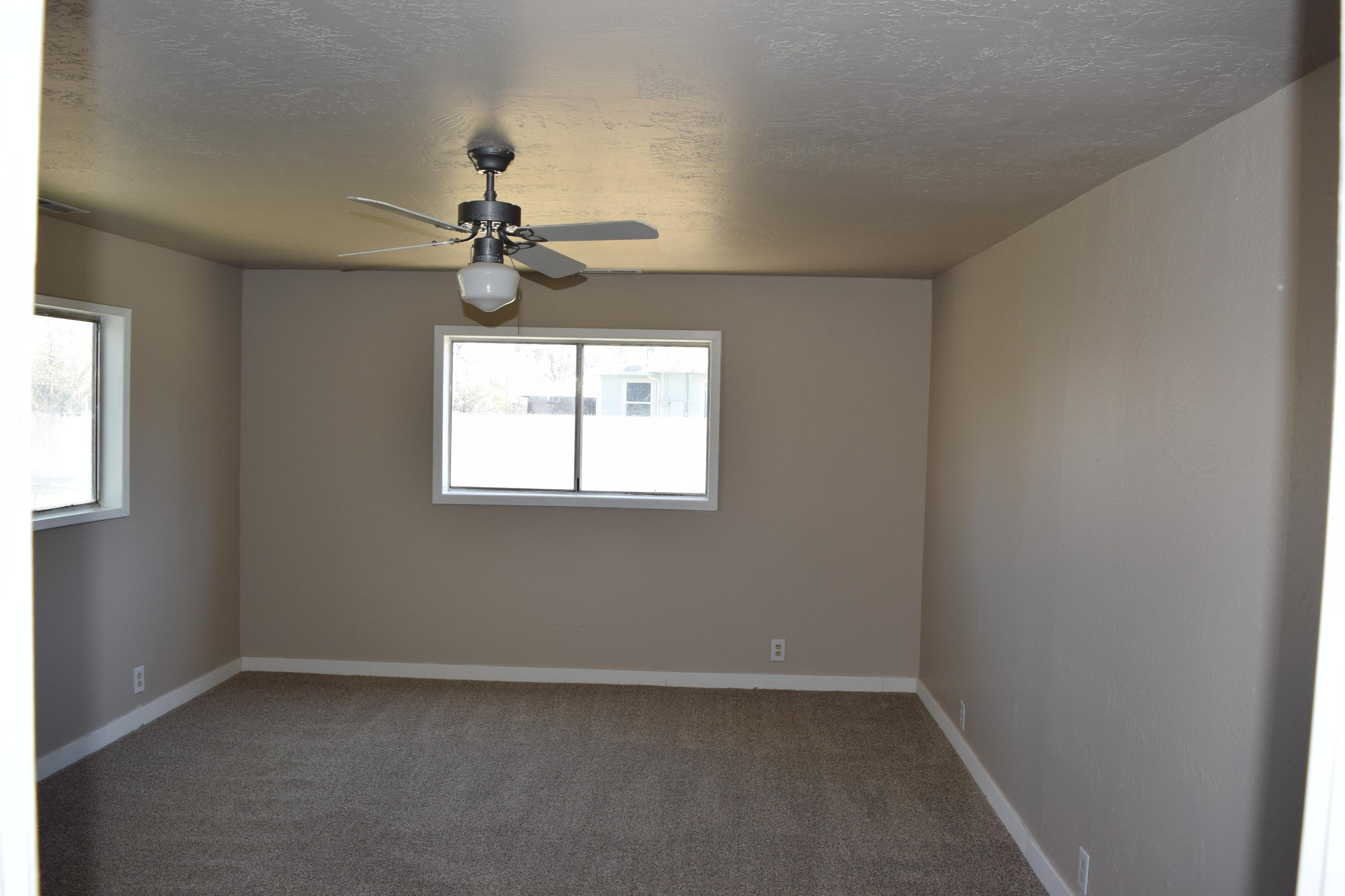 204 Wilson Road Central Point, OR 97502 - Photo 4 of 53 masterbedroom