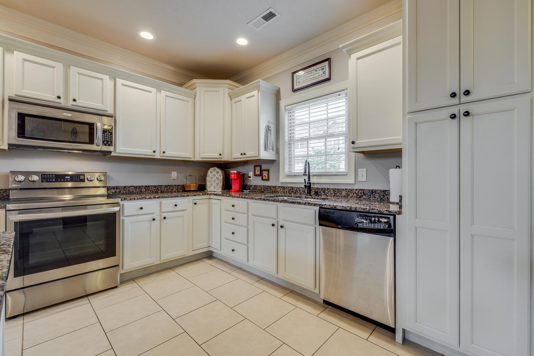 259 Baileigh Lyn Loop, Unit A6 Jonesborough, TN 37659 - Photo 10 of 39 010