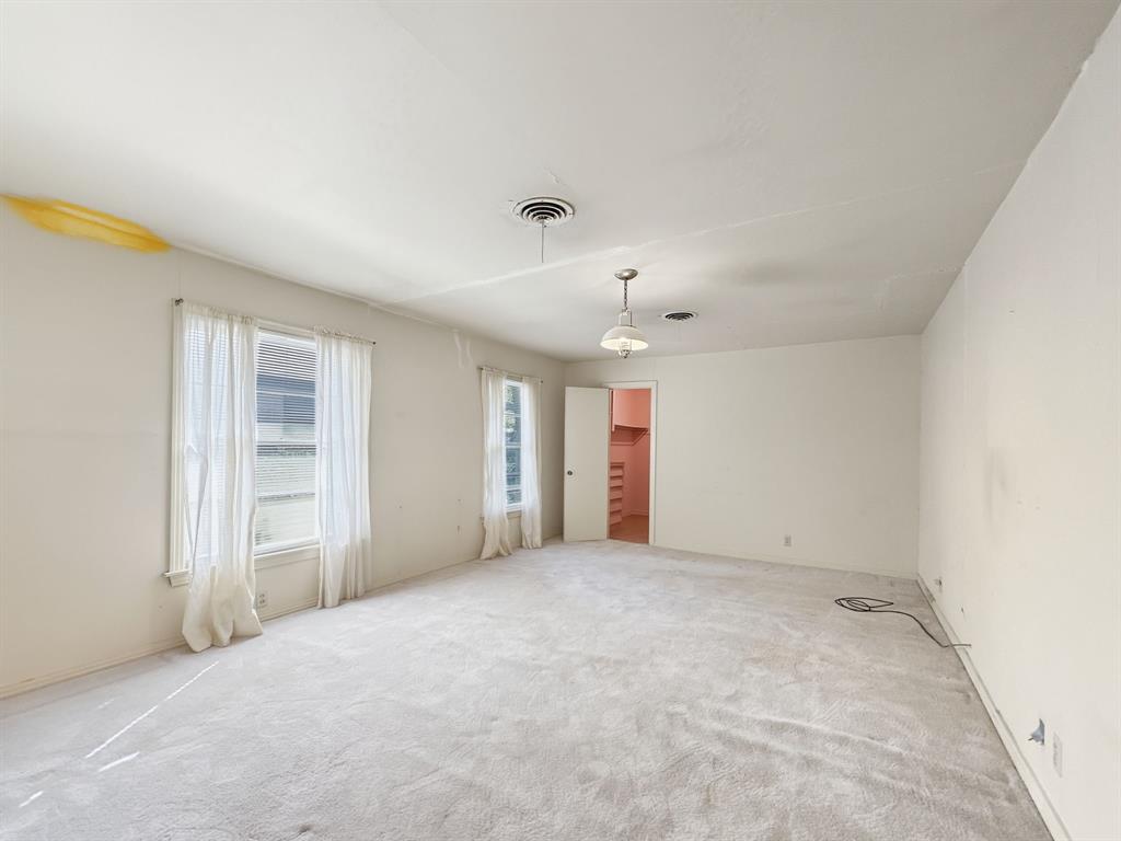 817 South Rusk Street Gainesville, TX 76240 - Photo 14 of 25 an empty room with windows