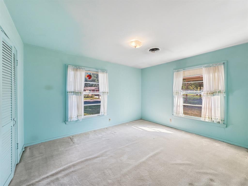 817 South Rusk Street Gainesville, TX 76240 - Photo 17 of 25 a view of a room with a large window