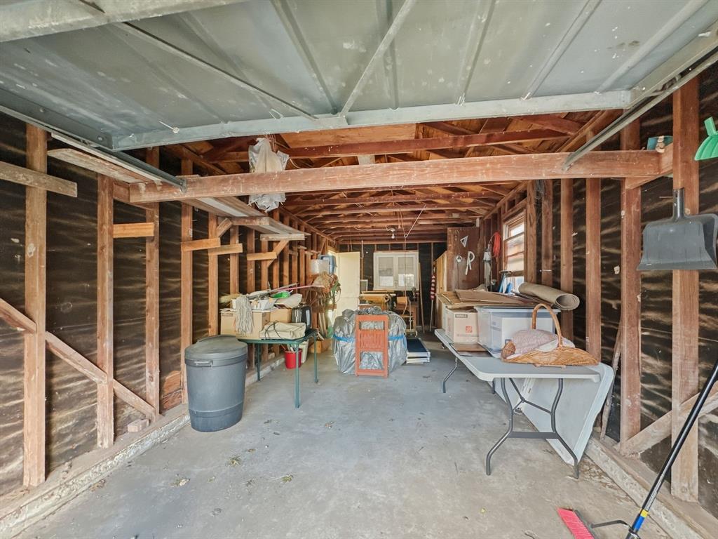 817 South Rusk Street Gainesville, TX 76240 - Photo 22 of 25 a view of a chairs in patio