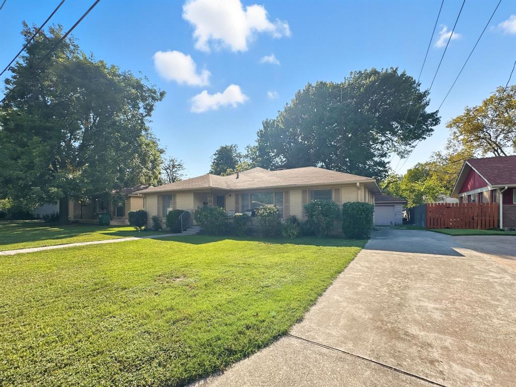 817 South Rusk Street Gainesville, TX 76240 - Photo 23 of 25 a view of swimming pool with a yard