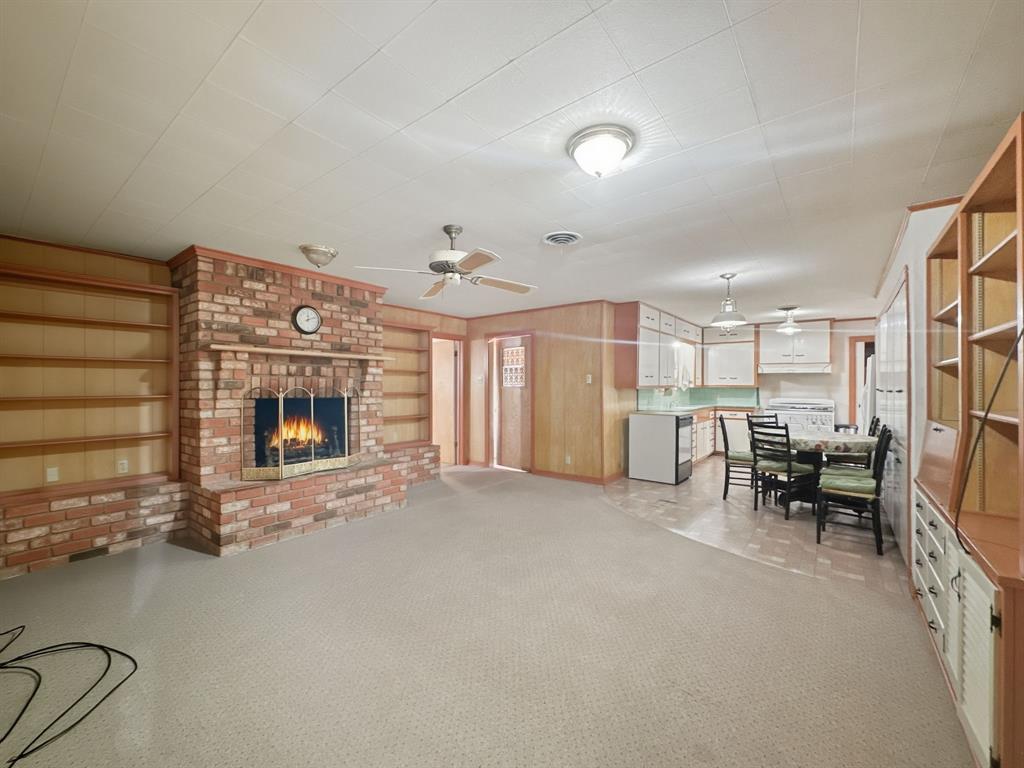 817 South Rusk Street Gainesville, TX 76240 - Photo 5 of 25 a view of livingroom with furniture and a fireplace