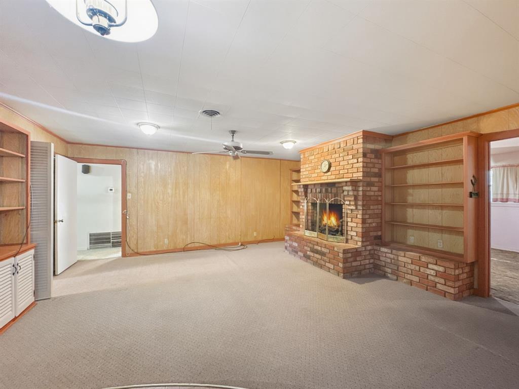 817 South Rusk Street Gainesville, TX 76240 - Photo 8 of 25 an empty room with a empty space and windows