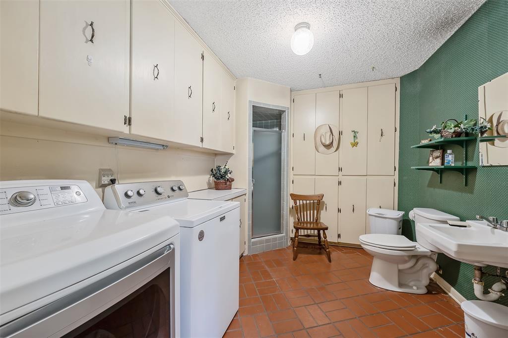 100 Inwood Street Mineola, TX 75773 - Photo 27 of 31 a room with a white stove top oven and chairs