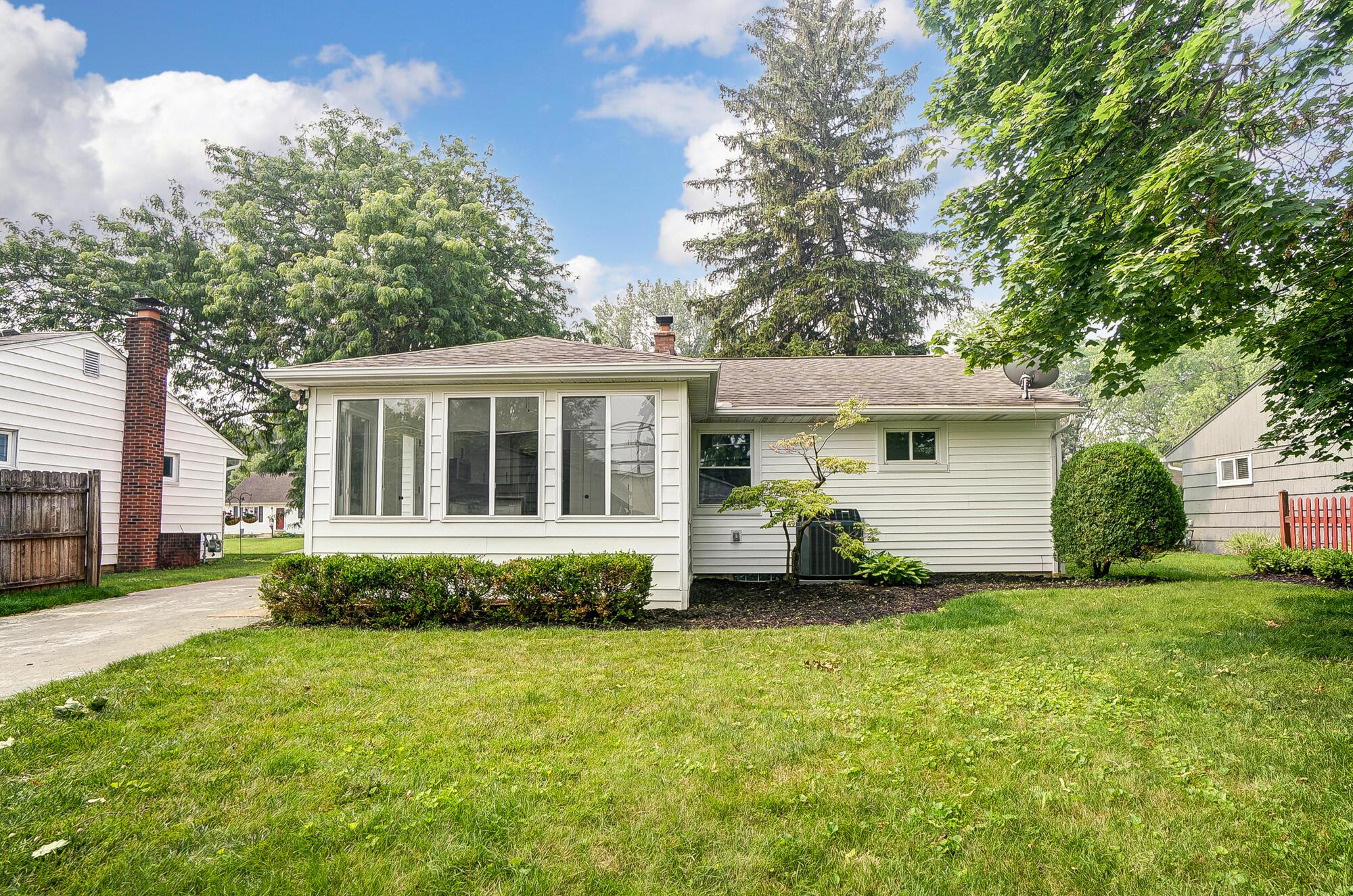 2166 Edgevale Road Columbus, OH 43221 - Photo 30 of 34 045