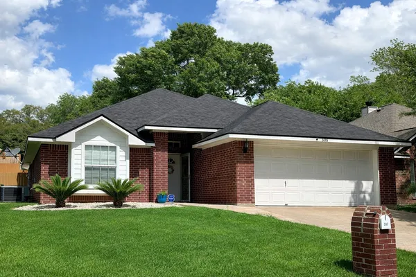 $370,000 | 305 Scenic Brook Street, Brenham, TX 77833