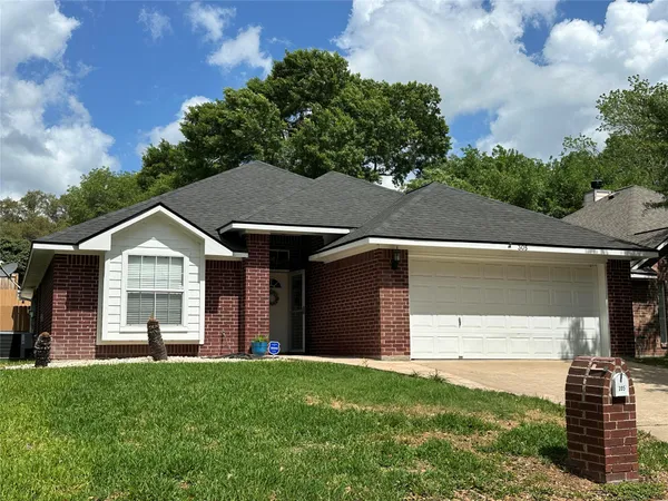 $370,000 | 305 Scenic Brook Street, Brenham, TX 77833