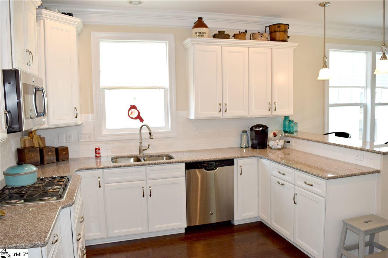 314 Ridenour Avenue Greenville, SC 29617 - Photo 6 of 32 Gallery Image 6