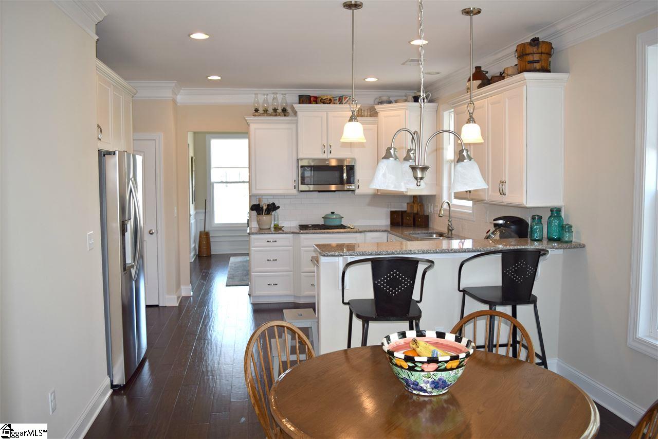 314 Ridenour Avenue Greenville, SC 29617 - Photo 8 of 32 Gallery Image 8