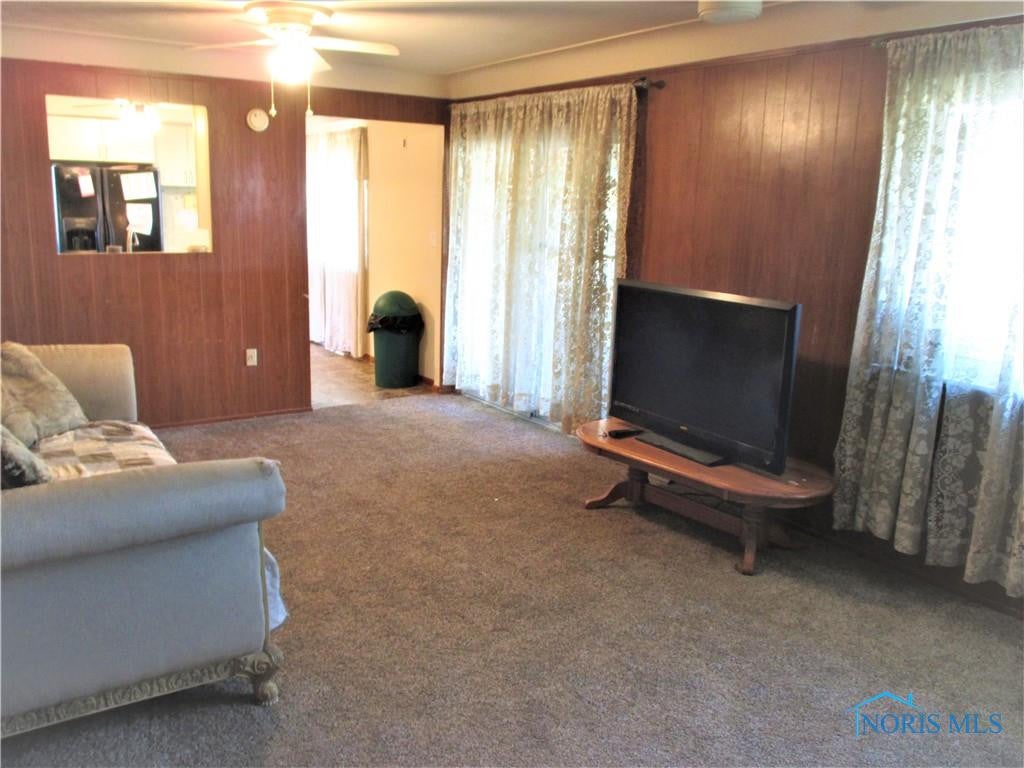 559 North Stadium Road Oregon, OH 43616 - Photo 4 of 13 Gallery Image 4