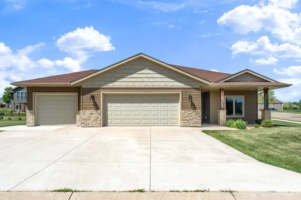 $384,900 | 290 Acorn Place Northeast, Owatonna, MN 55060
