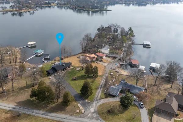 a picture of lake view