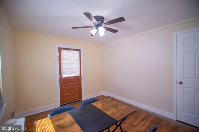 a view of room with a ceiling fan
