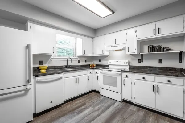 $1,400 | 7710 Short Tail Springs Road, Unit B, Harrison, TN 37341