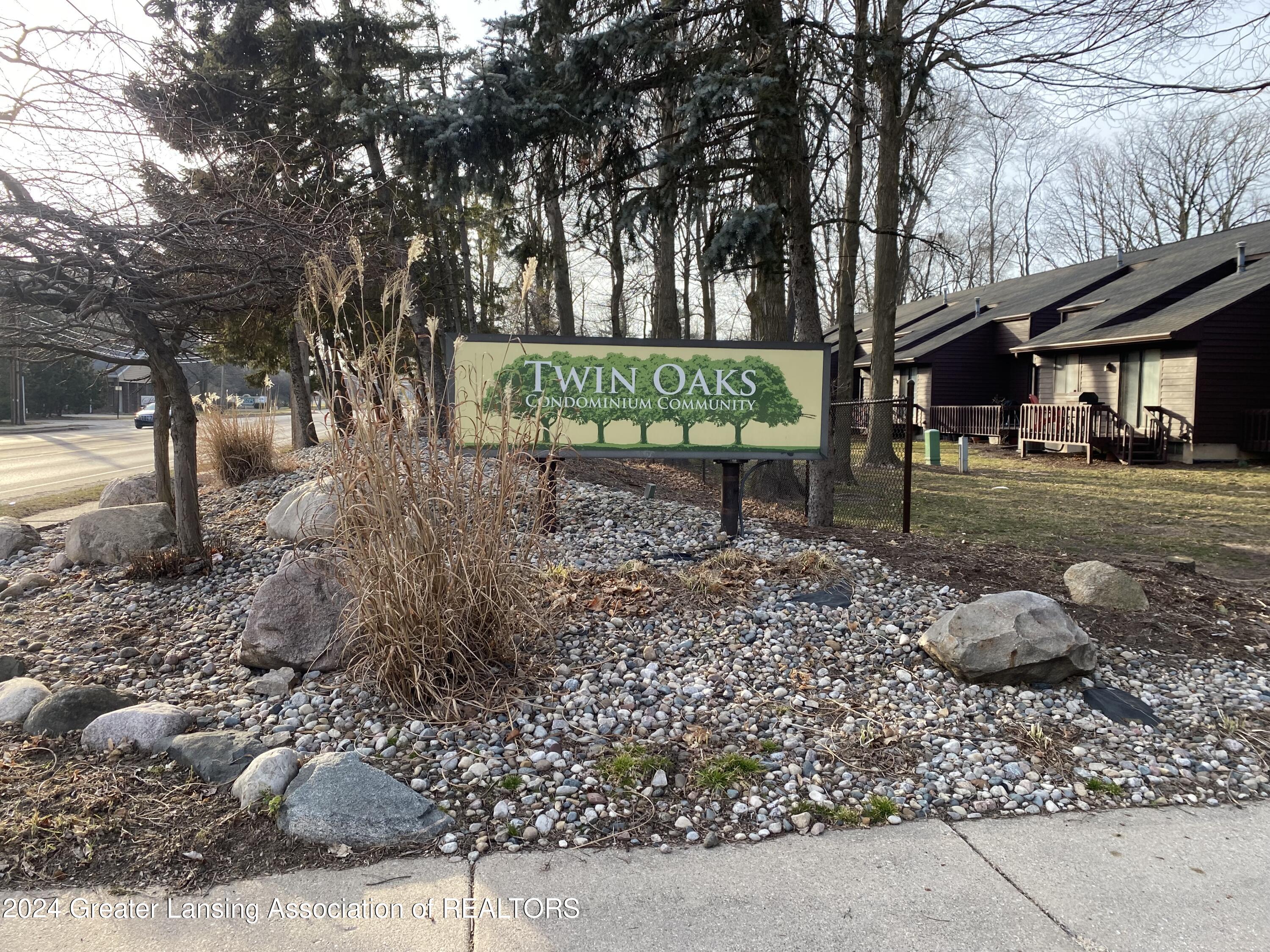 205 East Jolly Road, Unit A13 Lansing, MI 48910 - Photo 2 of 40 IMG_9181