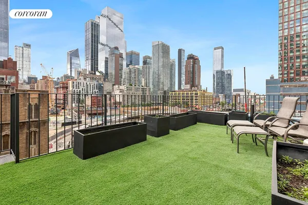$975,000 | 407 West 40th Street, Unit 5A | Hudson Yards