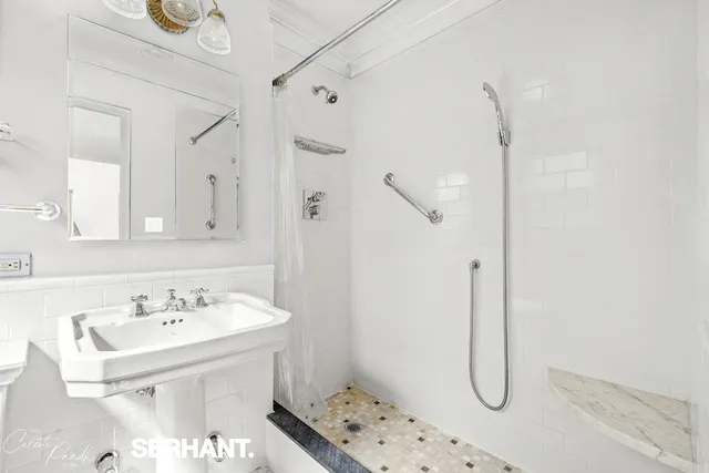 $1,950,000 | 132 East 35th Street, Unit 16H | Murray Hill