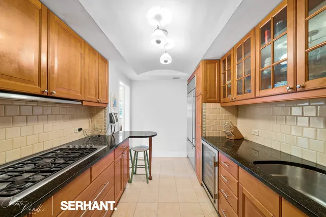 $1,950,000 | 132 East 35th Street, Unit 16H | Murray Hill
