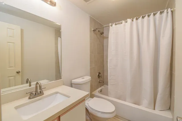 $1,550 | 6289 Wilcrest Drive, Unit 5203, Houston, TX 77072