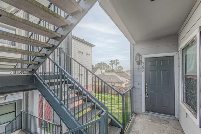 $1,550 | 6289 Wilcrest Drive, Unit 5203, Houston, TX 77072