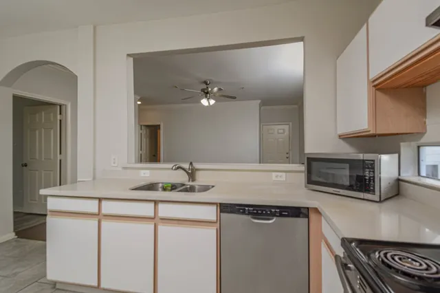 $1,550 | 6289 Wilcrest Drive, Unit 5203, Houston, TX 77072