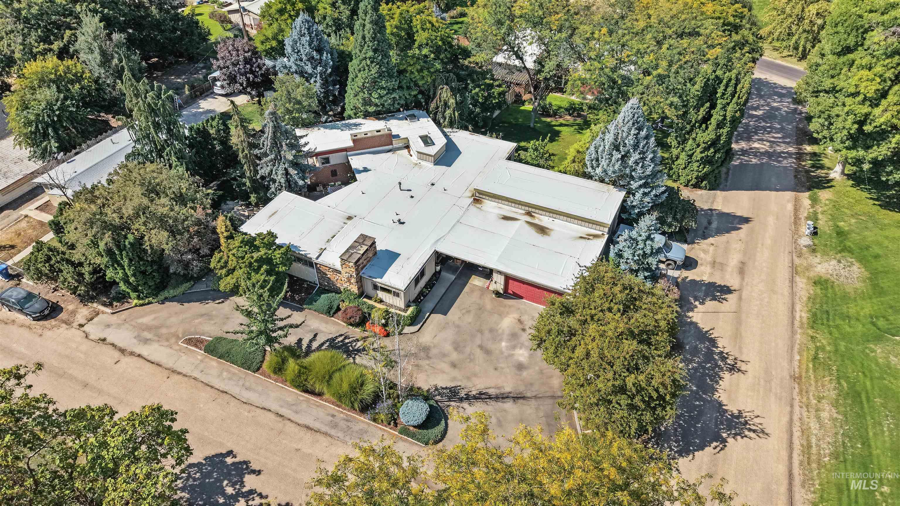 508 East Elm Avenue Parma, ID 83660 - Photo 50 of 50 Expansive property featuring a multi-level structure, stone accents, mature trees, and landscaping