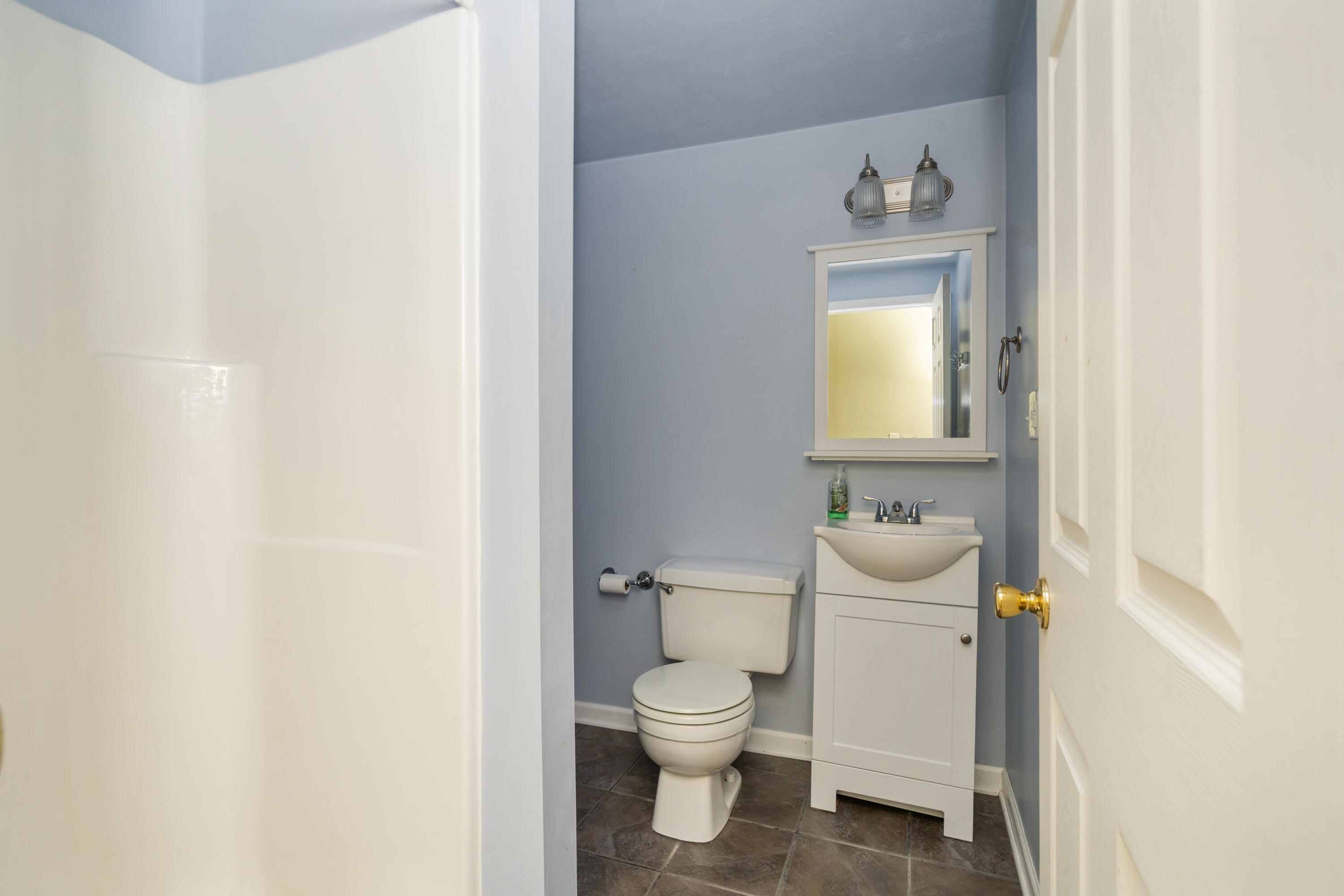 294 Ray Street Roanoke, VA 24019 - Photo 27 of 35 Full Bath