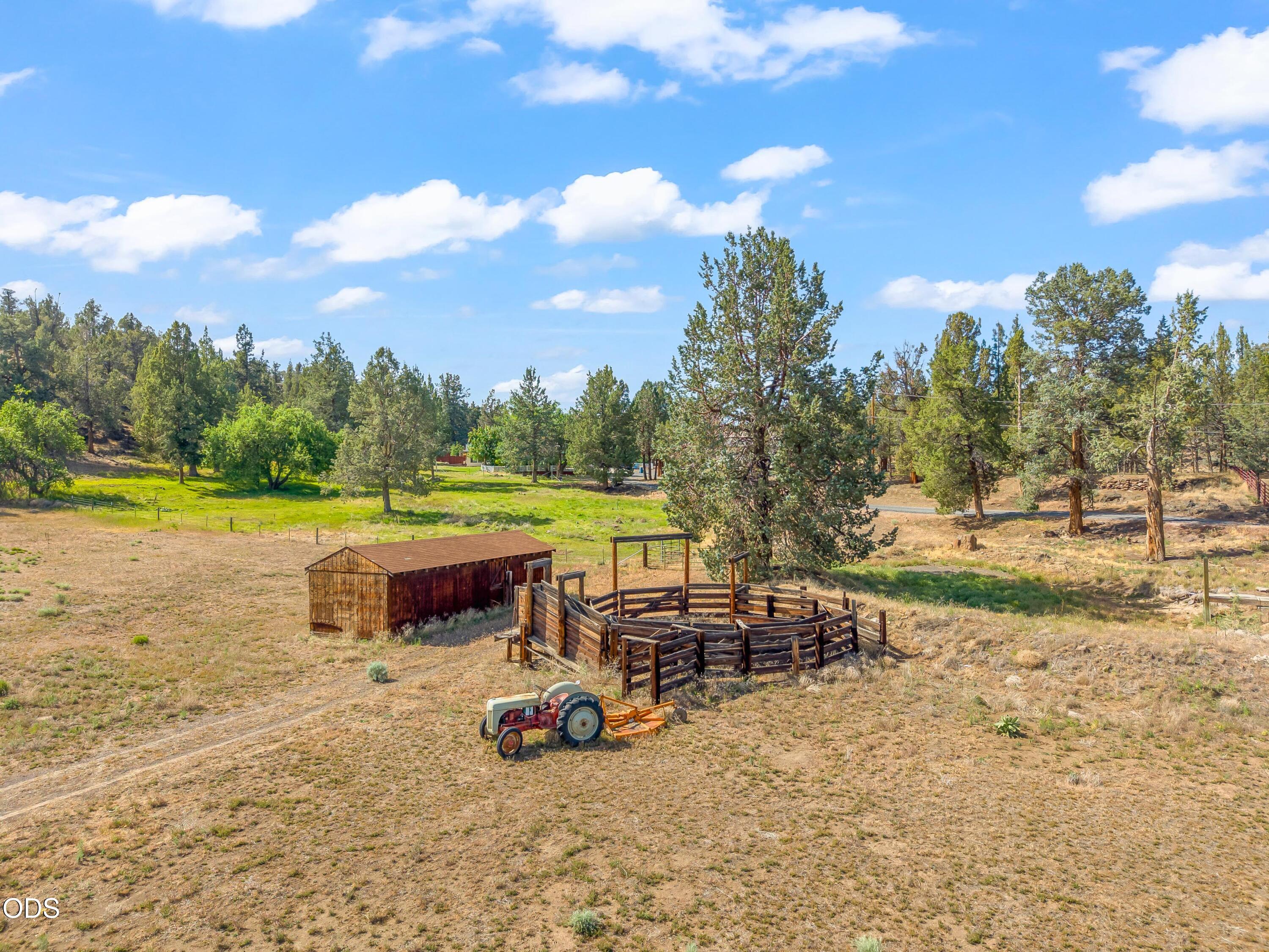 19450 Dusty Loop Bend, OR 97703 - Photo 6 of 8