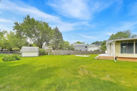 $649,000 | 8 Hampton Court, Mundelein, IL 60060